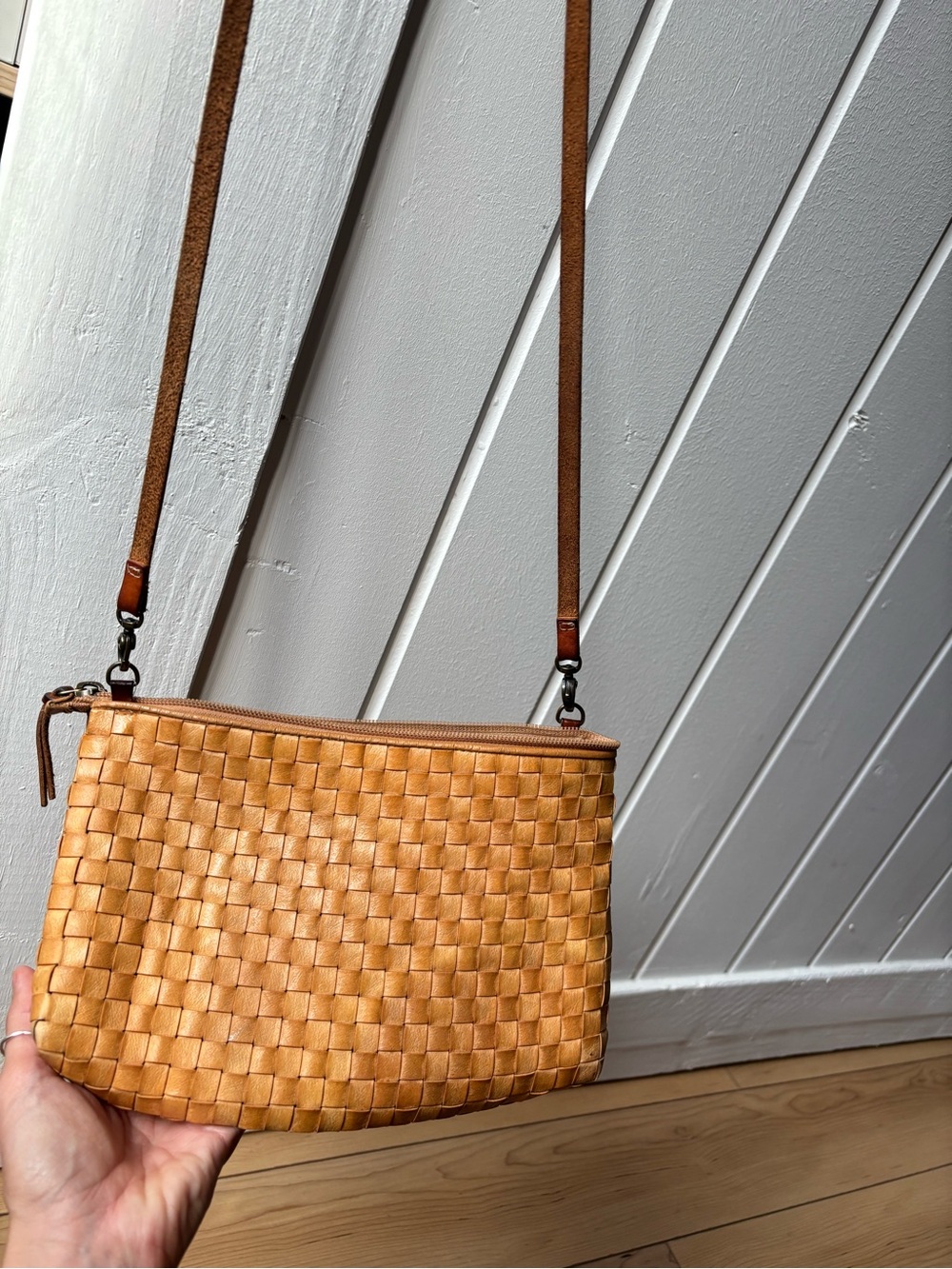 IN SEARCH OF Uashmama woven crossbody bag - this color